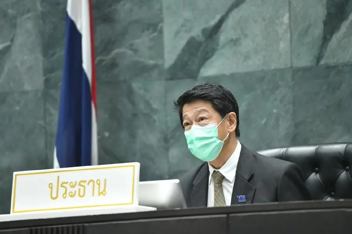 วิรัตน์ มีนชัยนันท์ ประธานสภากรุงเทพมหานคร 