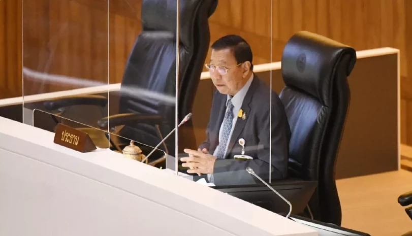 นายพรเพชร วิชิตชลชัย ประธานวุฒิสภา