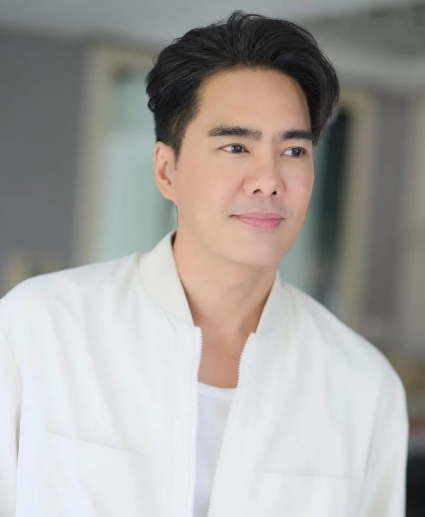 รักไม่ต้องการเวลา “เคลลี่” หวาน “พลอย” คบ 9 เดือน สวมแหวนหมั้นพร้อมแต่ง