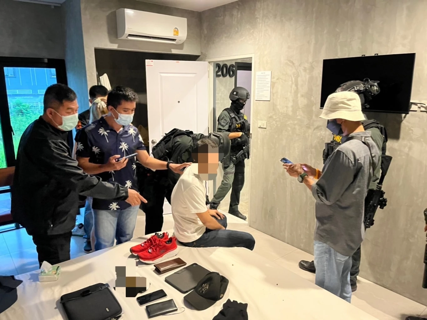 สืบภ.2รวบ"บังซีน"หลังก่อเหตุอ้างเป็นตร.ควงปืน-ยกพวกปล้นอนาจารสาว