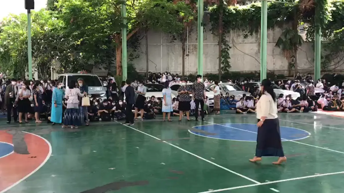 วุ่นไฟไหม้ “รร.สายปัญญา - รร.พระยาประเสริฐสุนทราศรัย" อพยพช่วยเด็กปลอดภัย