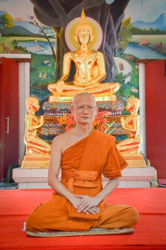 พระครูวิลาศกาญจนธรรม หรือ หลวงพ่อเล็ก เจ้าอาวาส วัดท่าขนุน จ.กาญจนบุรี 