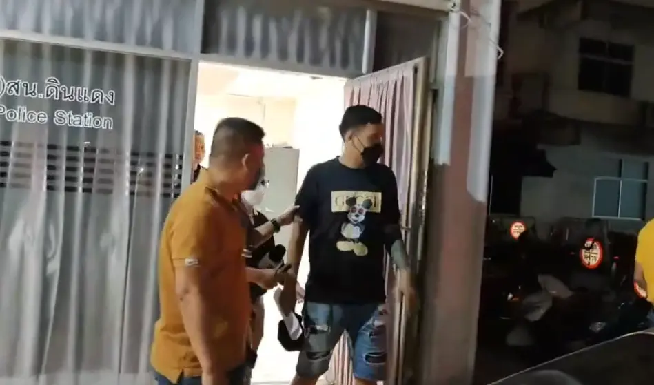 ปล่อยตัวแล้ว "แม็ค อนุสาวรีย์" ตร.นัดส่งผัดฟ้องฝากขังต่อศาลพรุ่งนี้