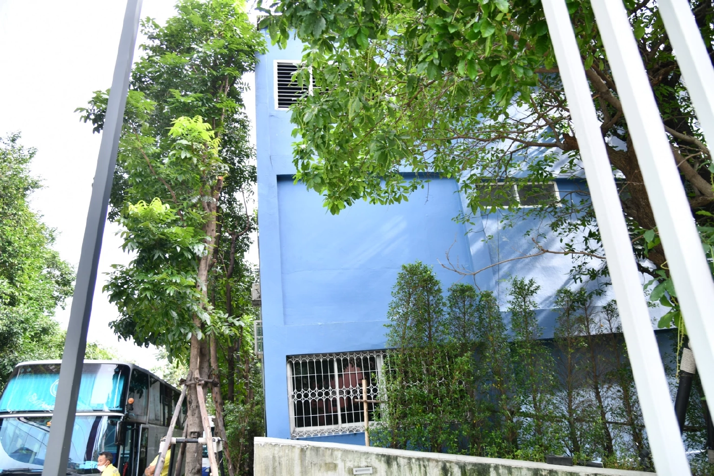 "ชัชชาติ" สั่งตรวจสอบตึกแถวเอียง บริเวณปากซอยสุขุมวิท 101/1 (มีคลิป)