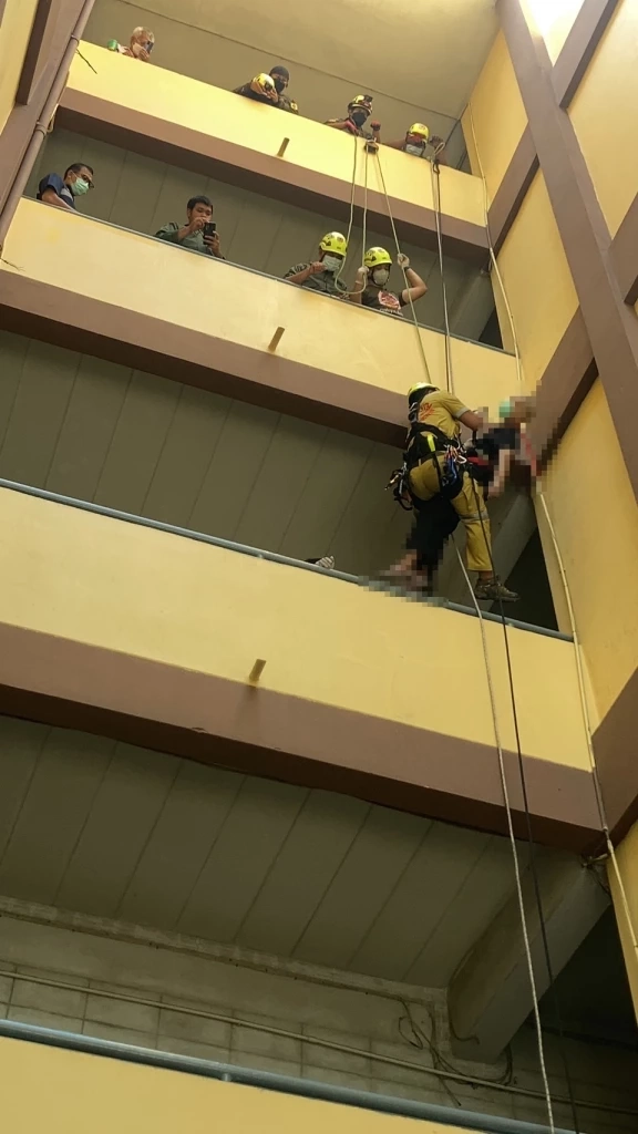 เฒ่าวัย 78 ปี ผูกคอระเบียงเคหะหลักสี่ หนีโรคร้าย