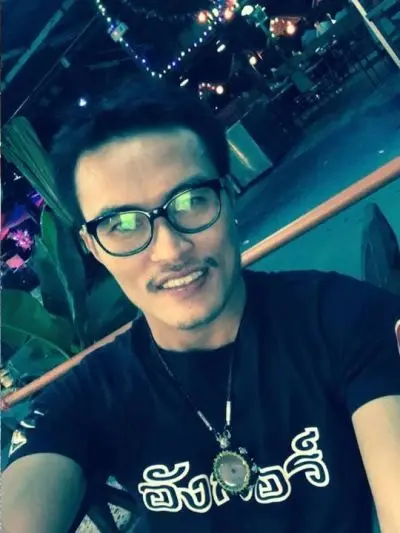 นายระม้าย โมริพันธ์ หรือ “แดนนี่” หรือ “ครูแดน” ผู้กำกับละครและครูสอนศิลปะการต่อสู้ให้กับดารานักแสดง 