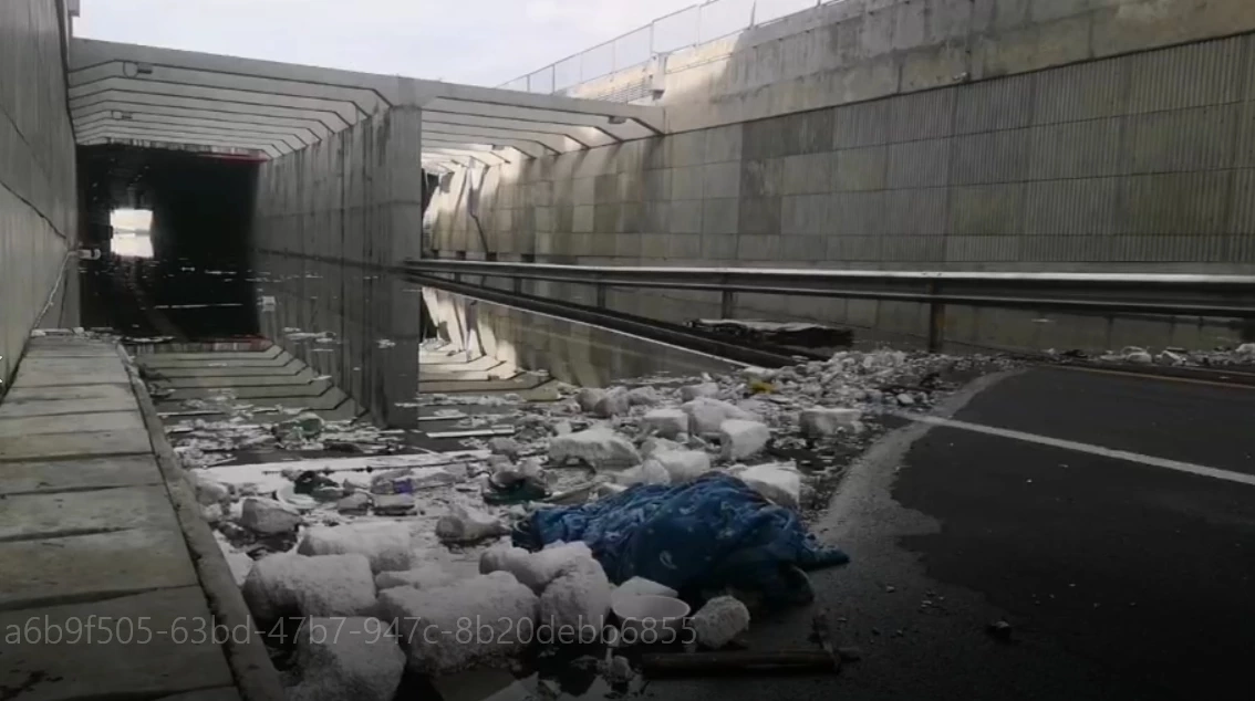 เปิดภาพ “อุโมงค์บางซื่อ” เสร็จเกือบ 2 ปี ไม่เปิดใช้ น้ำท่วมขัง - ขยะเพียบ