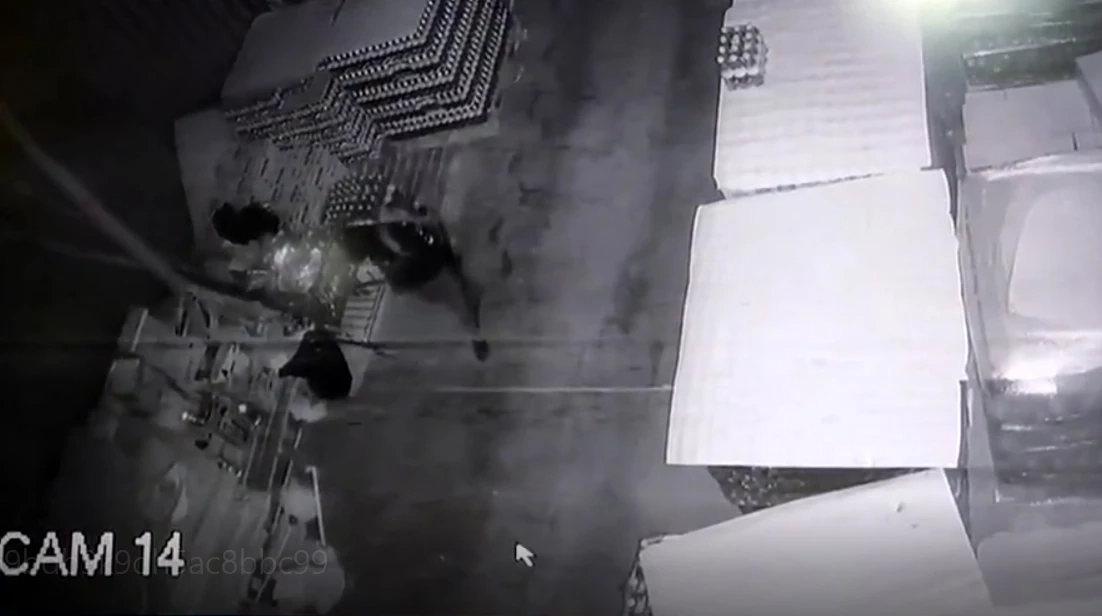 อุกอาจ ! “ไอ้โม่ง” บุกเดี่ยวงัดเซฟห้างดัง กวาด 3 ล้านบาท ก่อนหนีลอยนวล