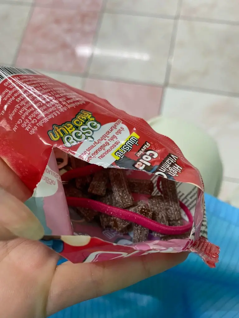 หลอน ! เจอ “กุญแจบ้าน” ในถุงขนม สาวถามของใครมารับด้วย ด้านผู้ผลิตโร่แจงแล้ว