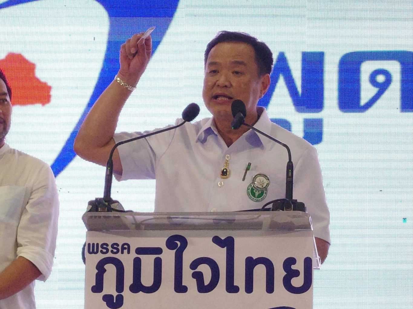 "อนุทิน"ควง2งูเห่าสีส้มเปิดตัวอสม.เชียงรายลั่นเป็นรบ.ยกระดับท่องเที่ยว