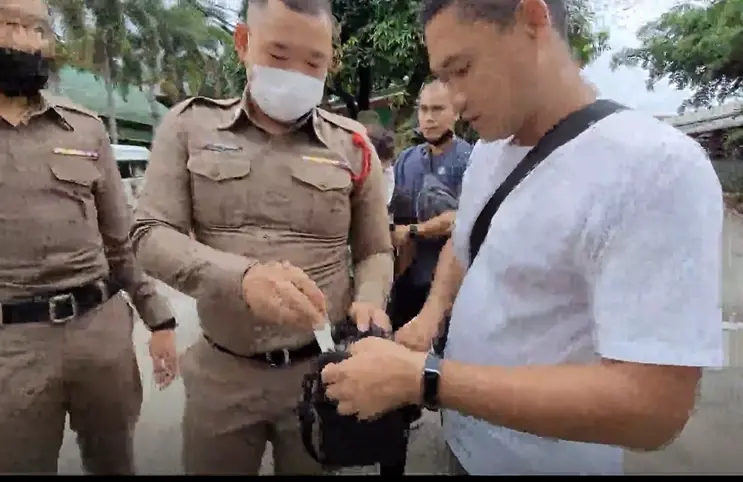 เด็ก 16 ปี คลุ้มคลั่งถือมีดวิ่งหนีหลังเสพกัญชา ตำรวจช่วยจับตัววุ่น