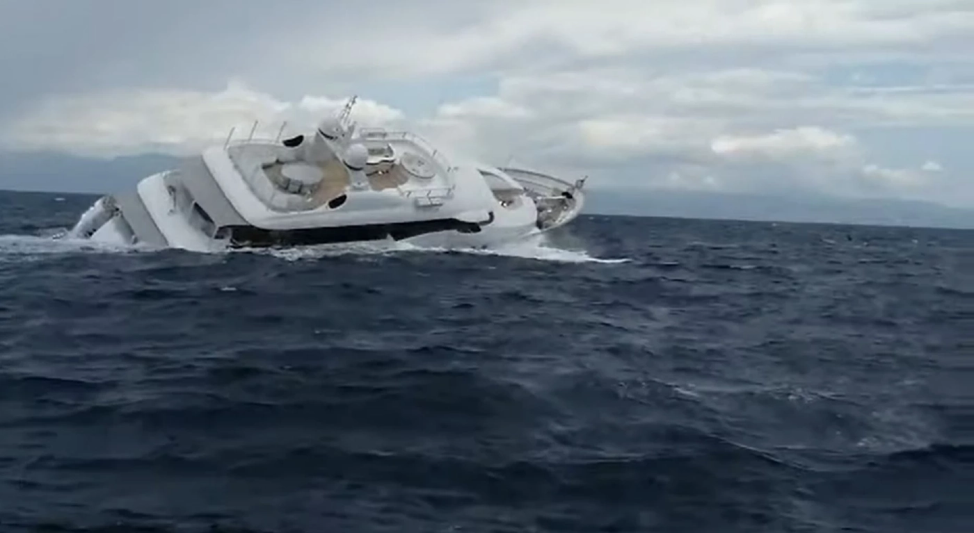 เรือซูเปอร์ยอชต์จมนอกชายฝั่งอิตาลี ผู้โดยสารรอดหวุดหวิด (คลิป)