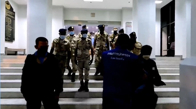 งามหน้า ฝ่ายปกครองตรัง บุกจับบ่อนโปปั่น เจอทั้งนักการเมือง ผู้นำท้องถิ่น