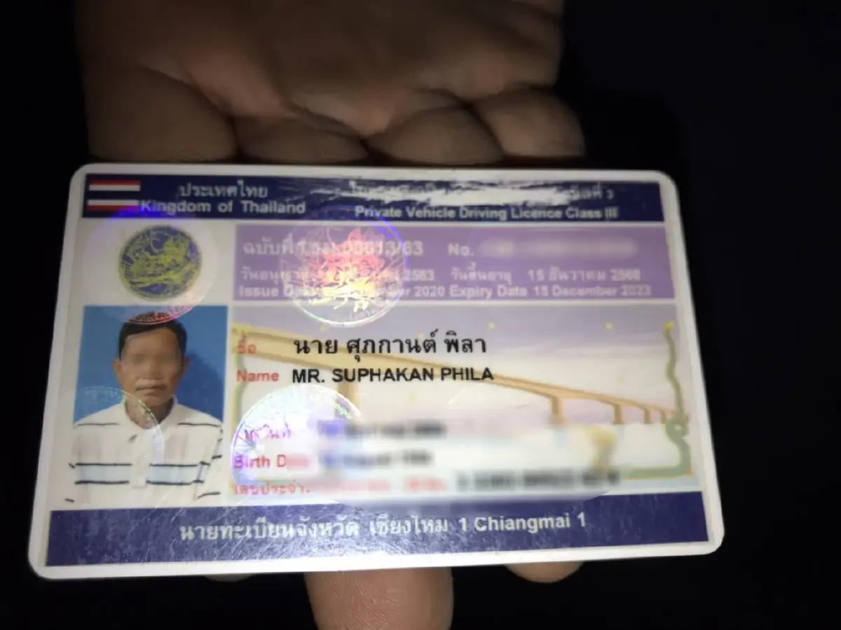 ตร.-คู่กรณี มึน โชเฟอร์รถพ่วง ถูกกระบะชนท้าย แต่เจ้าตัวหายไม่ยอมอยู่เจรจา