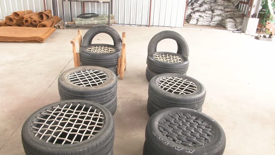 ทน.เชียงใหม่ไอเดียเก๋ดัดแปลงยางรถยนต์ทำโต๊ะ-เก้าอี้แจกโรงเรียน