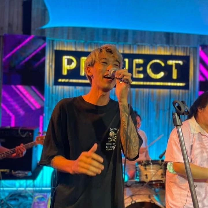 แห่อาลัย  นักร้องดังเสียชีวิต  "ไฟไหม้เมาท์เทน บีผับ"