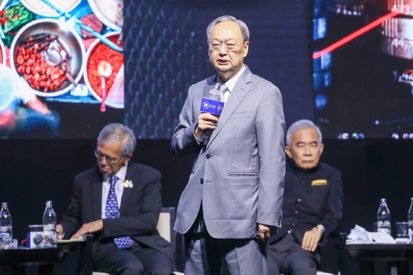 "สนธิรัตน์"ขอ 8 เดือนสุดท้ายรบ.อย่าบริหารแบบประชานิยมจะยิ่งซ้ำเติมปชช.