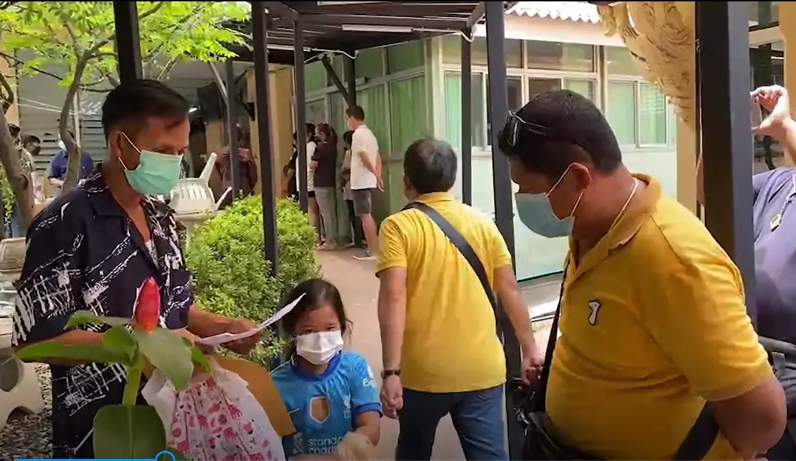 นายอำนวย เกษกร อายุ 52 ปี พ่อน้องปลา