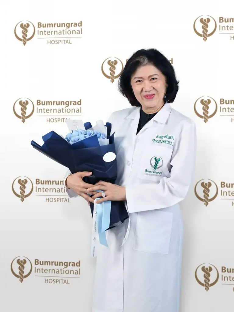 "ศ.พญ.ศิรินธรา สิงหรา ณ อยุธยา" แพทย์ผู้ชำนาญการด้านหลอดเลือดสมองและไขสันหลัง ศูนย์รังสีร่วมรักษาระบบประสาท โรงพยาบาลบำรุงราษฎร์