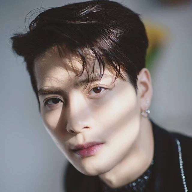 "แจ็กสัน หวัง" ศิลปินชื่อดังระดับโลกชาวฮ่องกงชื่อดัง 