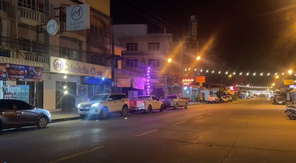 ตีกันสนั่นเมือง !  เด็กช่าง 3 สถาบันเปิดศึกไล่ยิง-ปาระเบิด เจ็บ 5 ราย (มีคลิป)