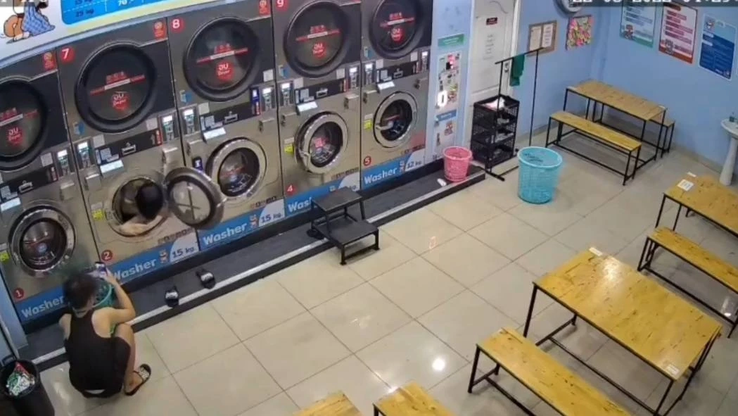 อย่าหาทำ หนุุ่มเชียงใหม่เล่นพิเรนทร์ เข้าไปอยู่ในเครื่องซักผ้า (มีคลิป)