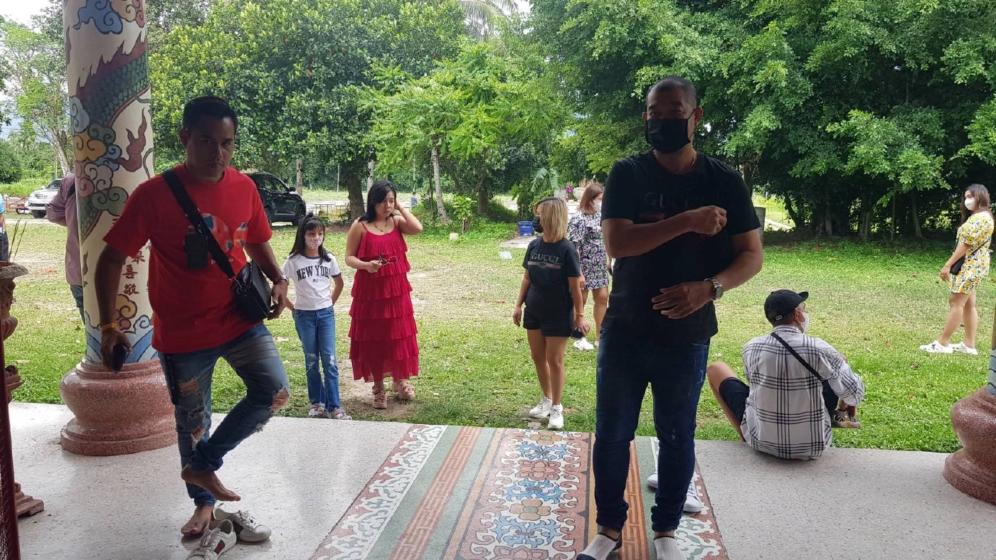 ขนลุก! เศรษฐีสิงคโปร์จ้างหนังให้ผีดู 30 วัน เชื่อทำให้ธุรกิจดีขึ้น