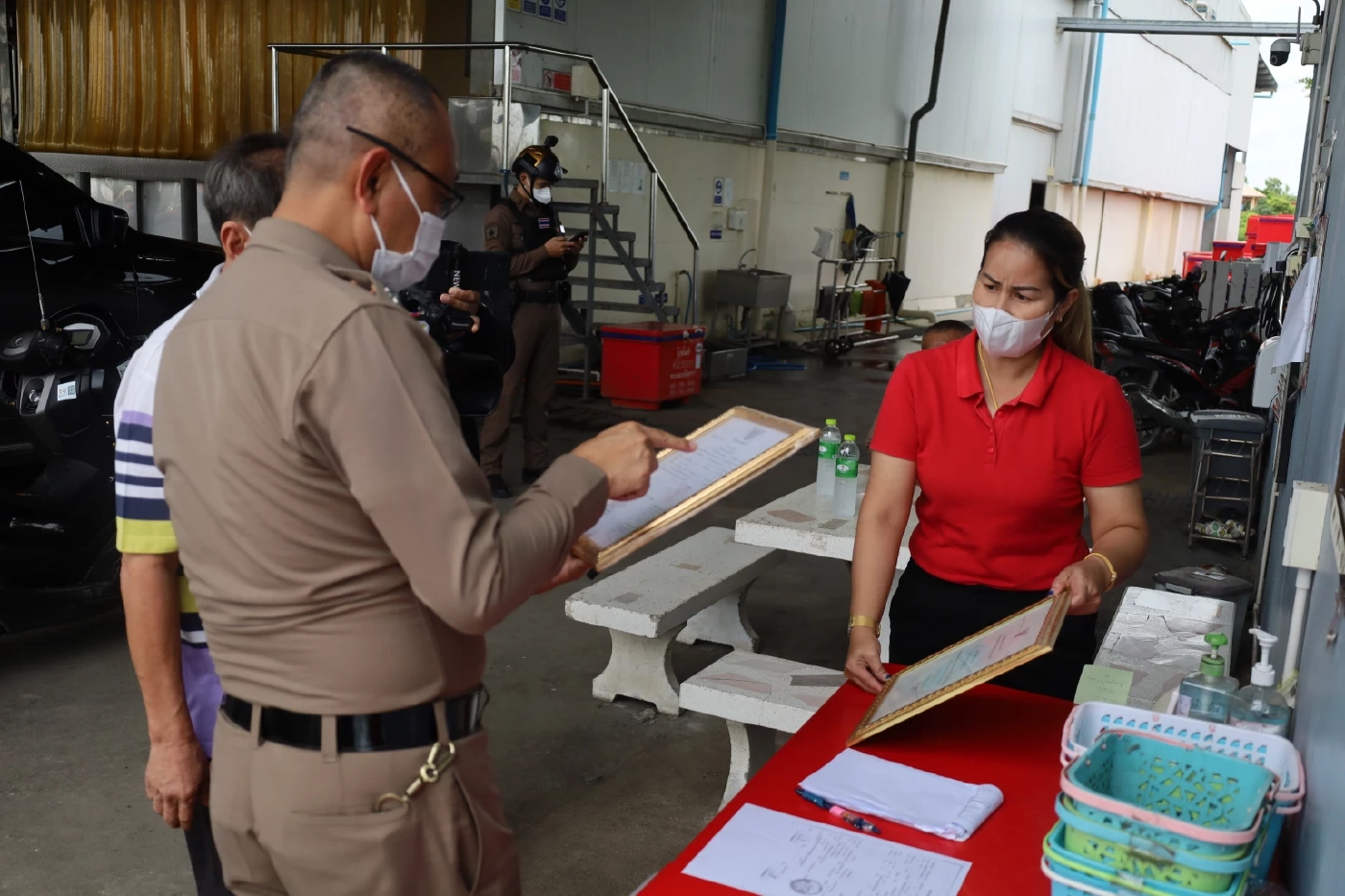 ตร.อยุธยา ลุยตรวจ 19 จุด คดีศึกโรงน้ำแข็ง พร้อมเตรียมตั้งโต๊ะเจรจายุติศึก