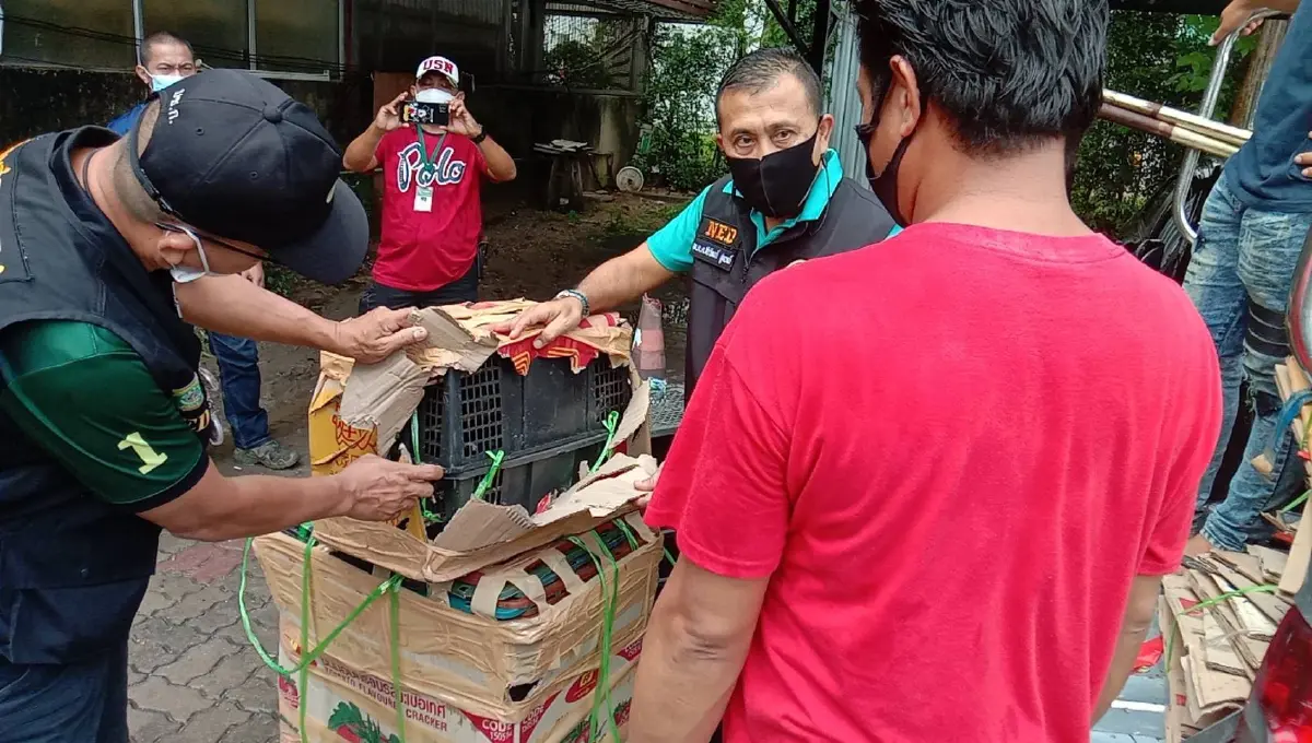จับหนุ่มลักลอบขน "นกปรอดหัวโขน" 270 ตัว