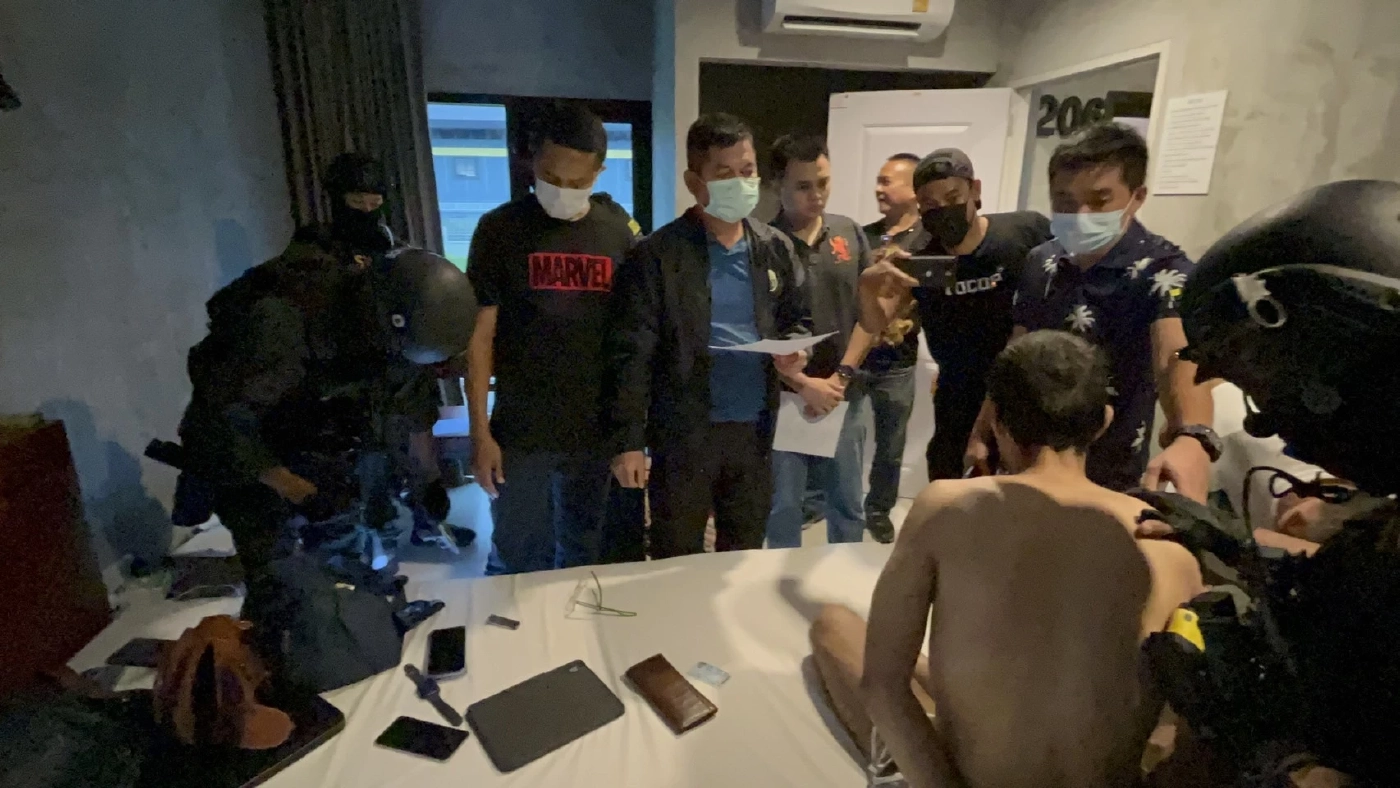 สืบภ.2รวบ"บังซีน"หลังก่อเหตุอ้างเป็นตร.ควงปืน-ยกพวกปล้นอนาจารสาว