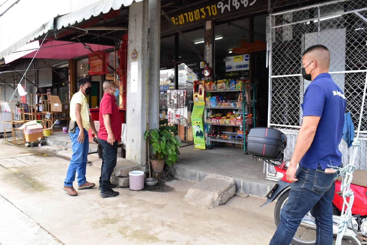 ล่าแก๊งโจ๋กว่า20คนไล่ยิง-ฟันกลางตลาดนัด ปชช.หนีกระเจิง