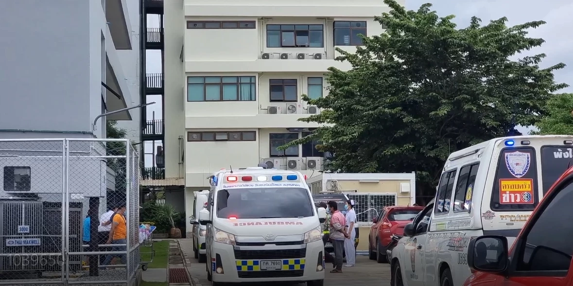 ป่วน “รพ.กระทุ่มแบน” ควันโขมงท่วมตึก “หมอ-พยาบาล” ขนผู้ป่วยหนีโกลาหล