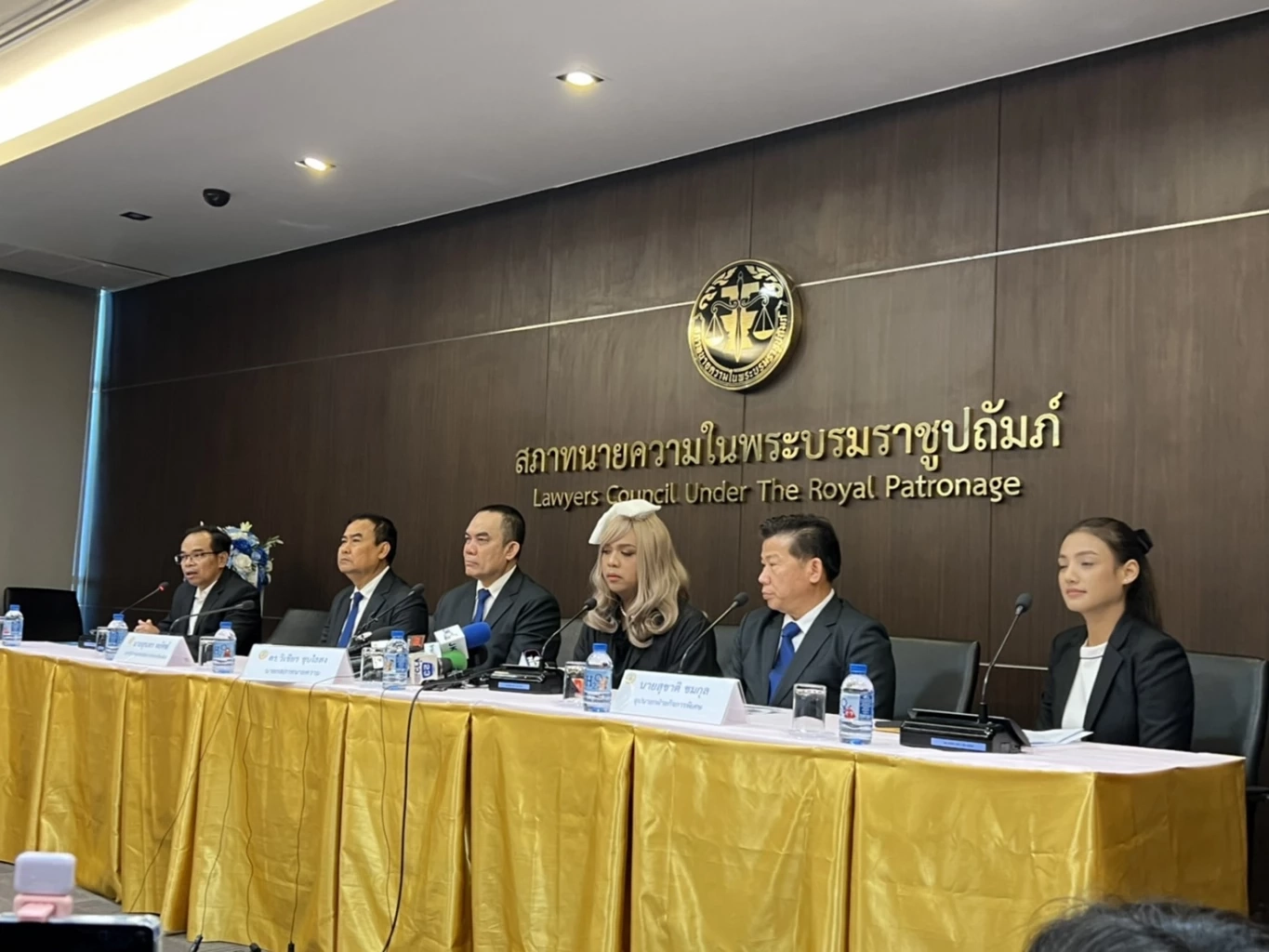 แพรรี่-ทนายเกิดผล ร้องสภาทนายความ ถูกเหยียดสภาพเพศ-อาการป่วย