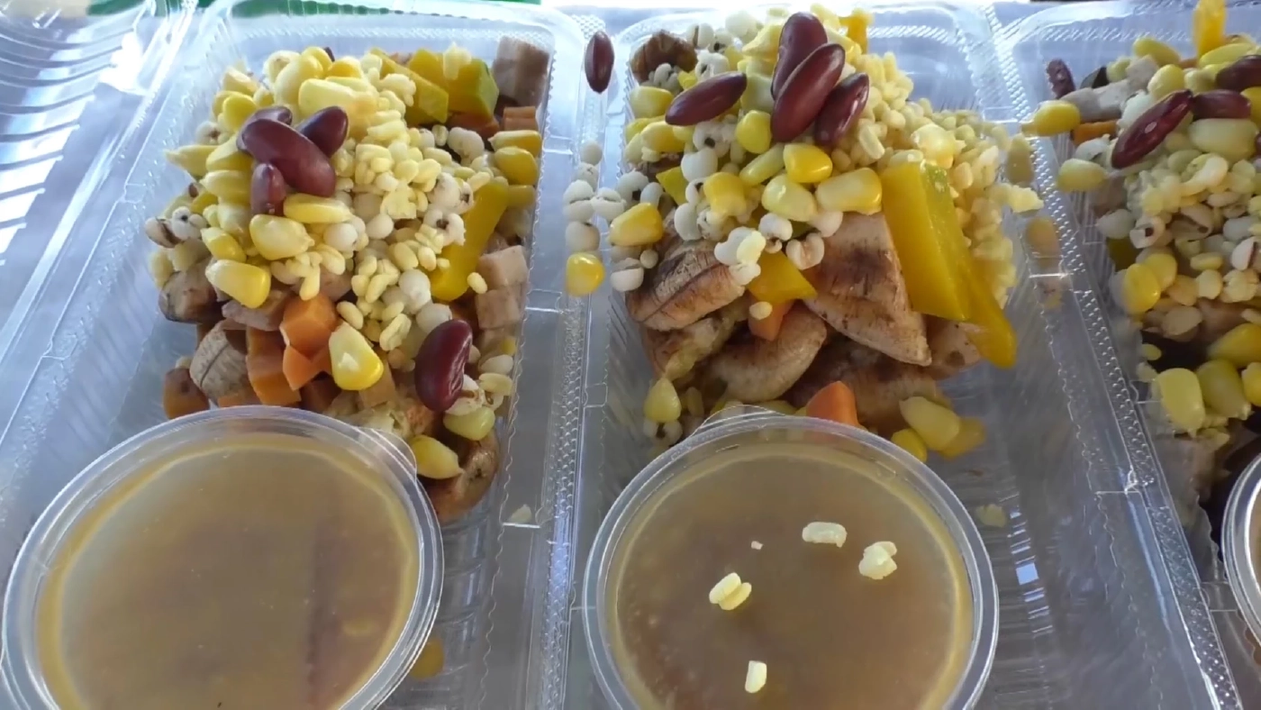 หนุ่มตกงาน ผันตัวขายกล้วยปิ้งราดท็อปปิ้ง ลูกค้าแน่นร้าน