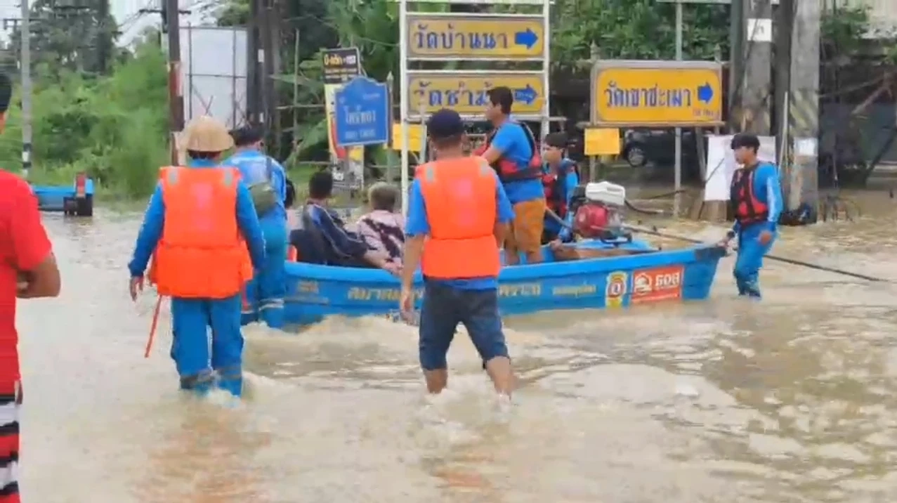 ระยอง สถานการณ์น้ำท่วม อ. แกลง เริ่มผ่อนคลายแต่ยังต้องเฝ้าระวัง