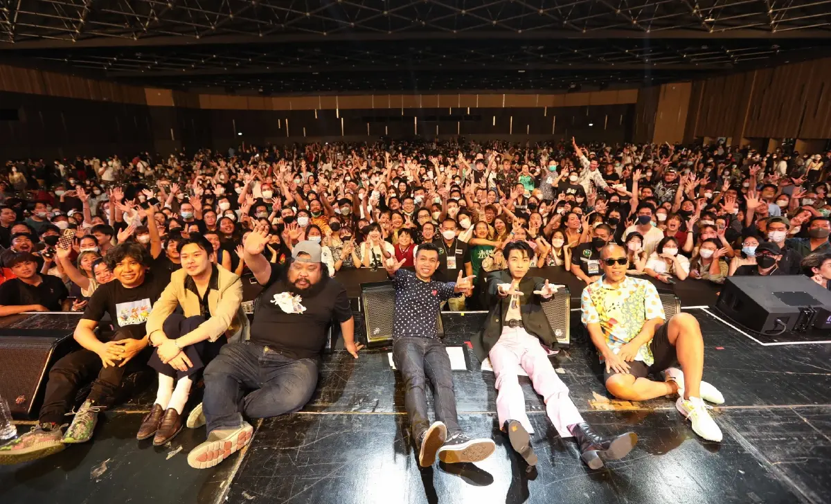 สนุกสุดมันส์กับ 2 วงดังแห่งยุคในคอนเสิร์ต RAINING CATS & DOGS