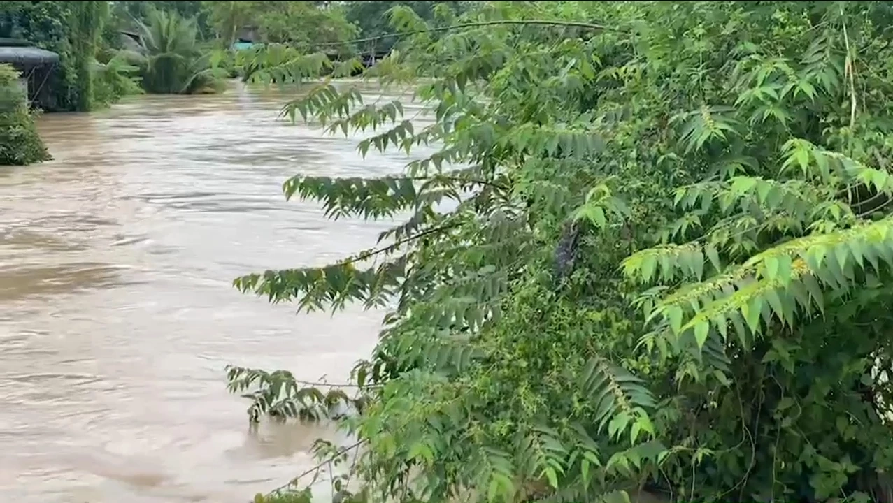 ระยอง สถานการณ์น้ำท่วม อ. แกลง เริ่มผ่อนคลายแต่ยังต้องเฝ้าระวัง