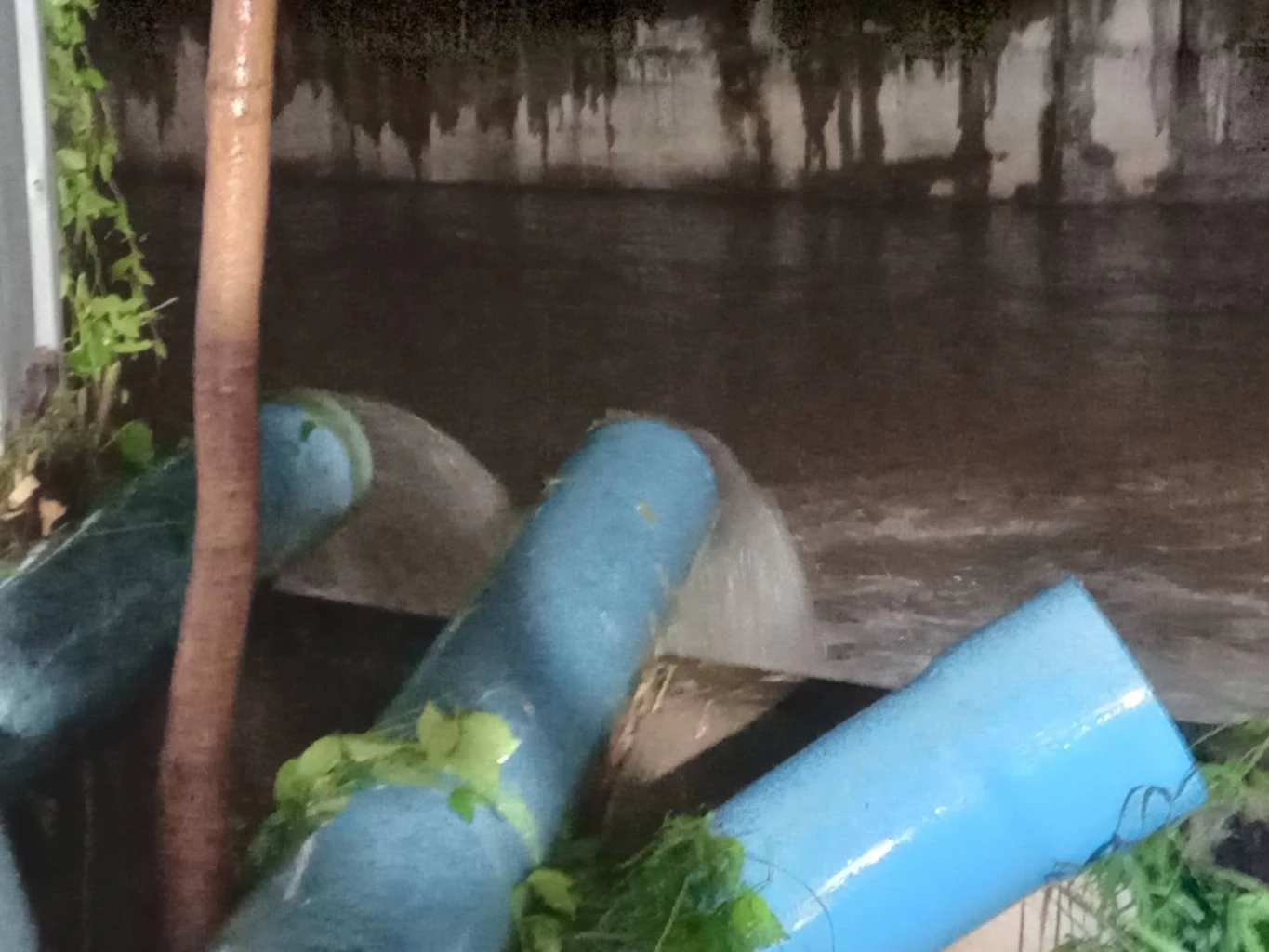 น้ำทะลักท่วมโซนศก.ชัยภูมิ เร่งป้องโรงพยาบาล ก่อน"พายุโนรู"ถล่ม (คลิป)