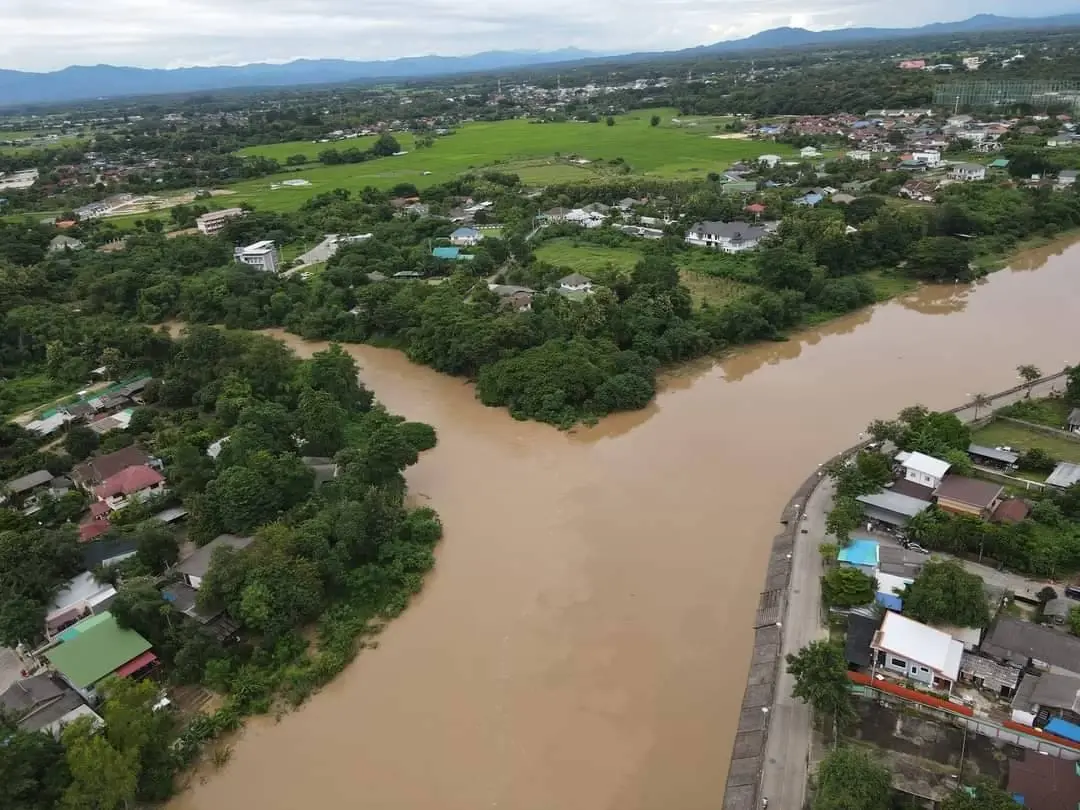 เทศบาลนครลำปาง เตือนประชาชนระวังน้ำล้นตลิ่งท่วมบ้านเรือน