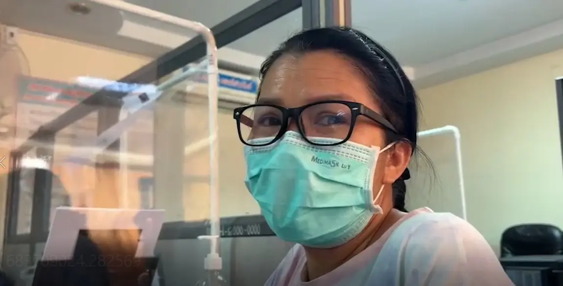 “เมีย” รับศพ “วิศวกร” เหยื่อรถทัวร์ครู ช็อกไม่คิดสามีดับในที่เกิดเหตุ