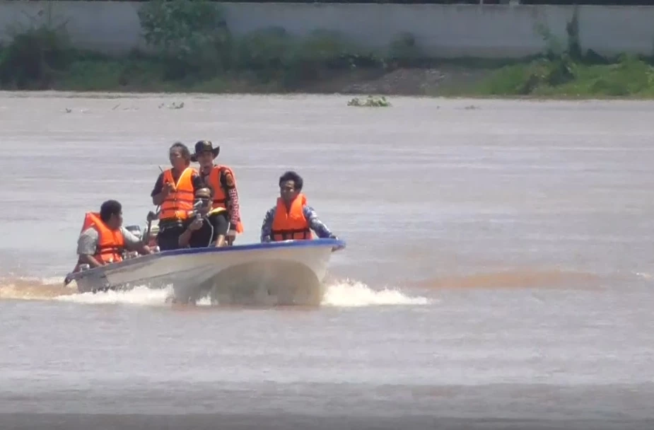 ระดมกู้ภัยทั้งจังหวัด ค้นหาร่าง “น้องบิ๊ก”  หลังจมเจ้าพระยาหน้าวัดดัง