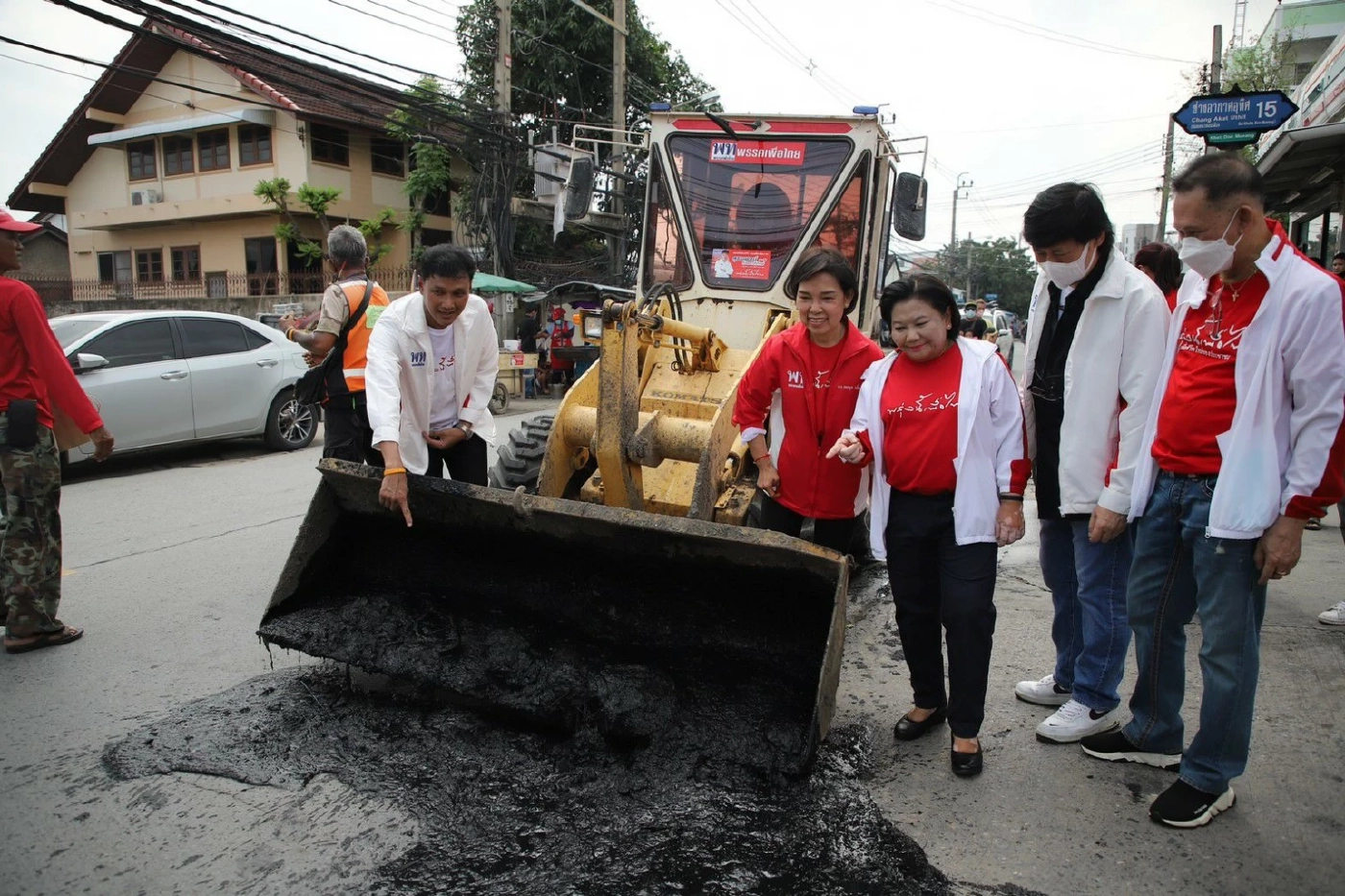 "พวงเพ็ชร"ยกทีมกทม.เพื่อไทยลอกคลองย่านดอนเมืองระบายได้ไม่ต้องรอ