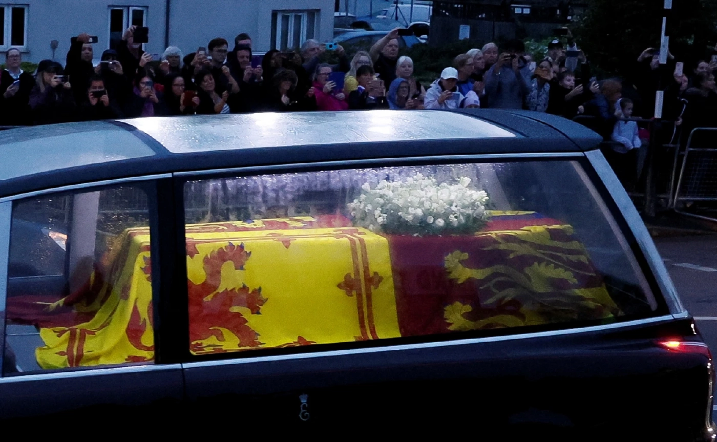 ใครอยู่ตรงไหนในขบวนอัญเชิญพระบรมศพสมเด็จพระราชินีนาถเอลิซาเบธที่ 2