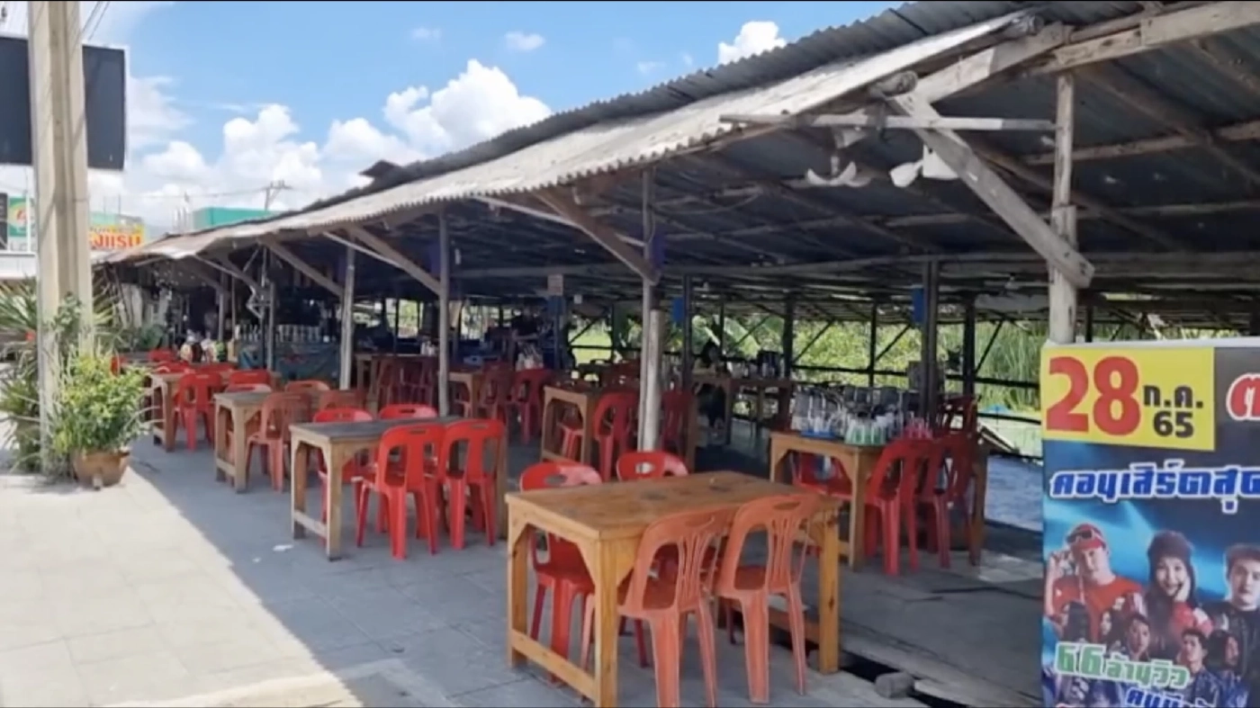 แฉคลิปชักดาบ ไม่จ่ายค่าอาหาร อิ่มแล้วลุกหนีทีละคน ไม่พอใจพนง.ไม่รินเบียร์