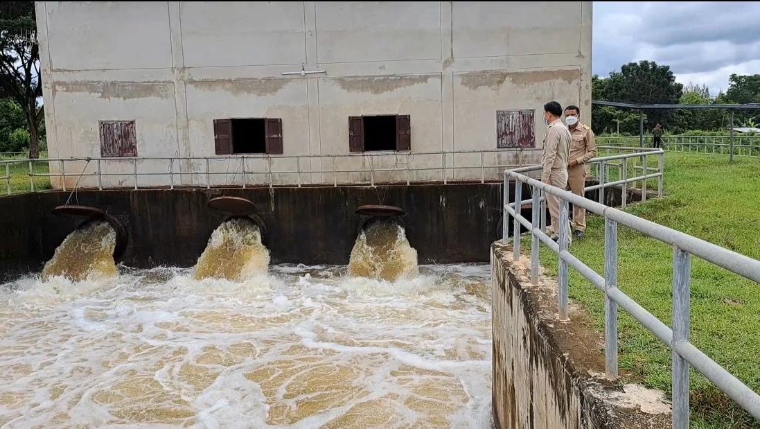 ผู้ว่าฯ มหาสารคาม ลงตรวจพื้นที่ติดตามสถานการณ์น้ำ