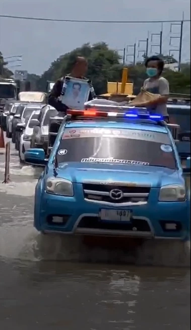 สระแก้วอ่วม น้ำล้นตลิ่งทะลักหมู่บ้าน ชาวบ้านผวาถึงขั้นต้องย้ายศพหนีน้ำ