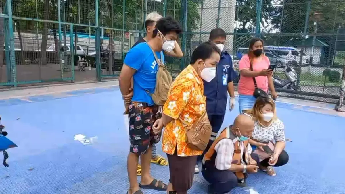 ไรเดอร์สำเพ็ง หงายหลัง พิงราวสะพานกรุงเทพฯ