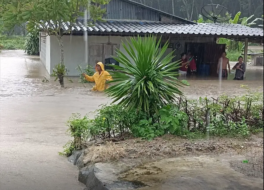 ชาวบ้านป่ายุบในที่ระยอง ระทึก จู่ ๆ เกิดน้ำป่าทะลัก แป๊บเดียวน้ำสูงถึงเอว