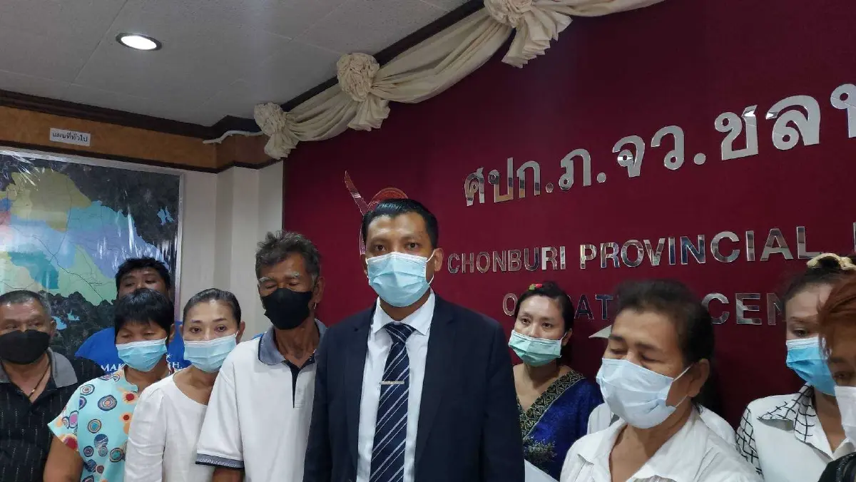 ญาติเหยื่อเมาท์เทนบี พบผู้การฯ ชลบุรี ฟังสรุปคดี พร้อมมอบดอกไม้ให้กำลังใจ