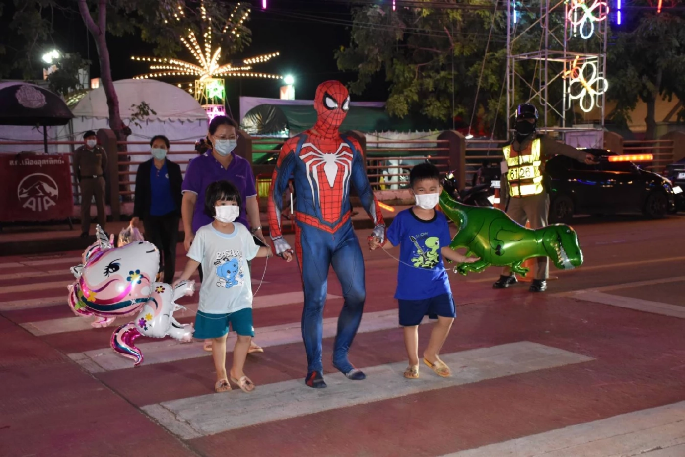 เหล่าซุปเปอร์ฮีโรดูแลความปลอดภัยและอำนวยความสะดวกให้กับชาวอุตรดิตถ์ในงาน เทศกาลลางสาดฯ